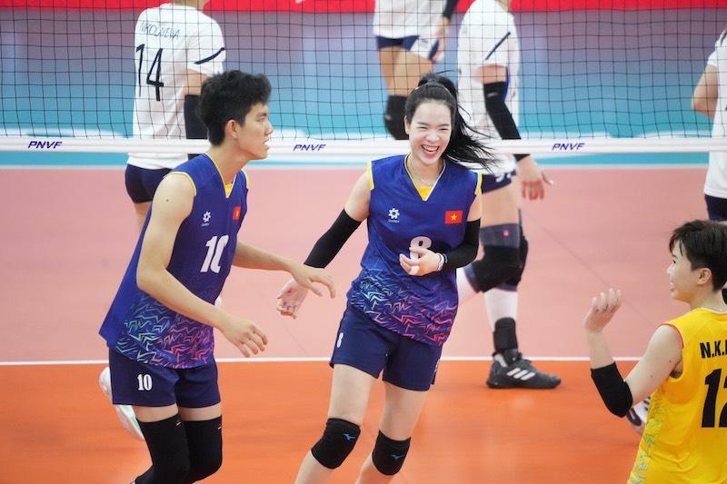 Tuyển bóng chuyền nữ Việt Nam vào bán kết AVC Challenge Cup 2024