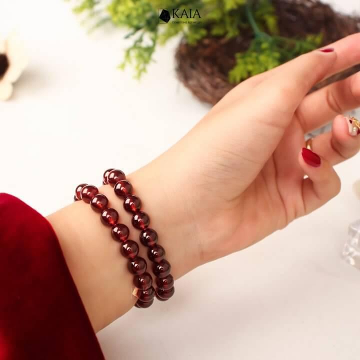 Đá garnet lên tay rất xinh và sang