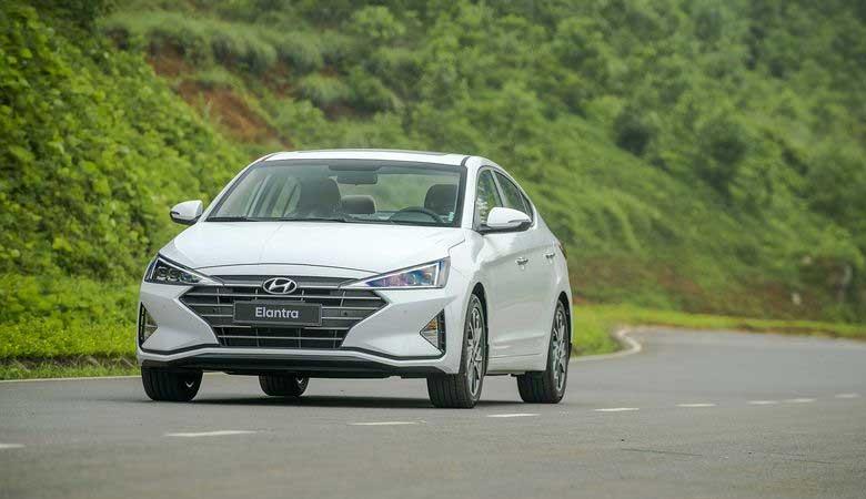 Giá xe Hyundai Elantra 2020 cũ tháng 06/2024