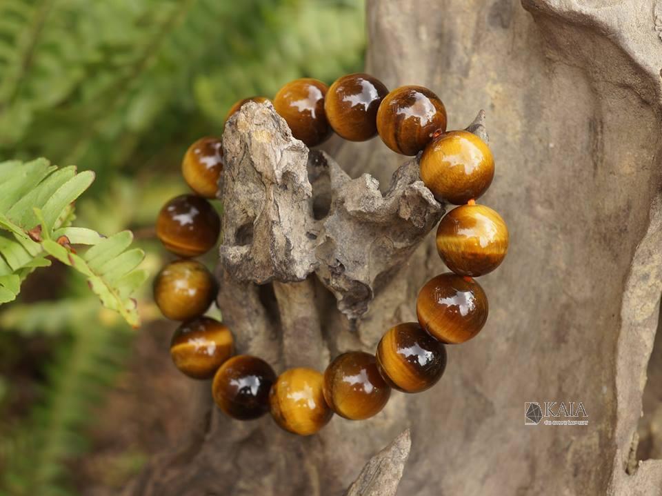 Người sinh năm 1994 ( Giáp Tuất), đeo đá phong thủy màu gì ?