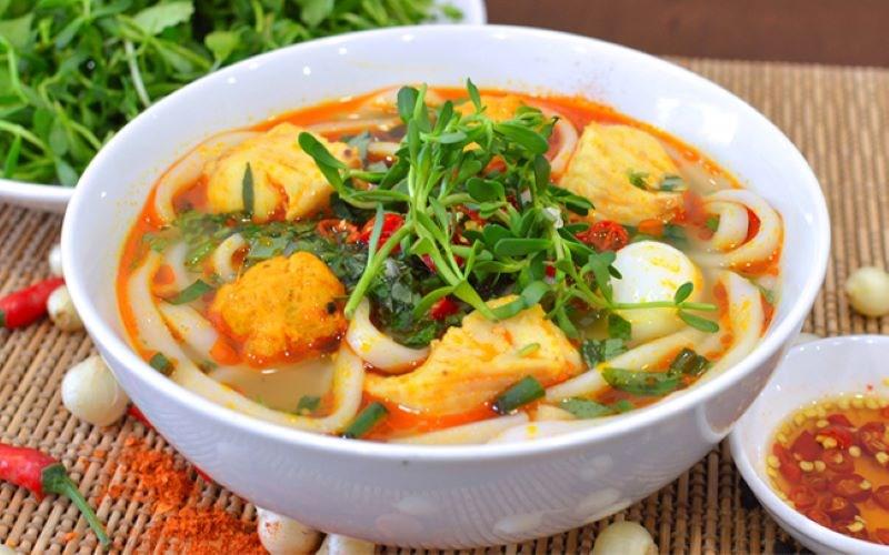 Bánh canh cá lóc là đặc sản của vùng đất Bình Trị Thiên