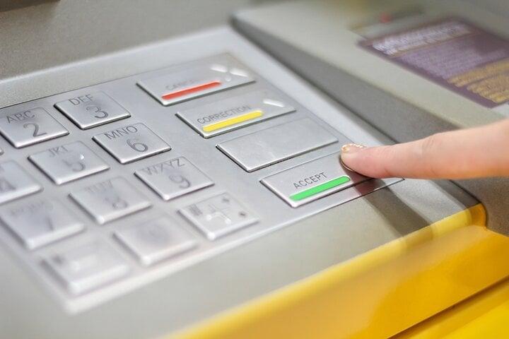 Đổi mã pin thẻ ATM có cần đúng cây ATM?