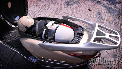 Cốp xe Honda LEAD chứa được những gì?