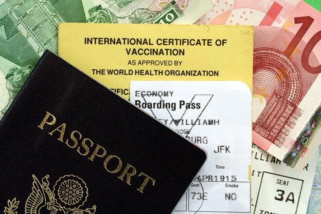 Để có thể xuất nhập cảnh, bạn cần chuẩn bị thật kĩ cho mình hộ chiếu và visa.