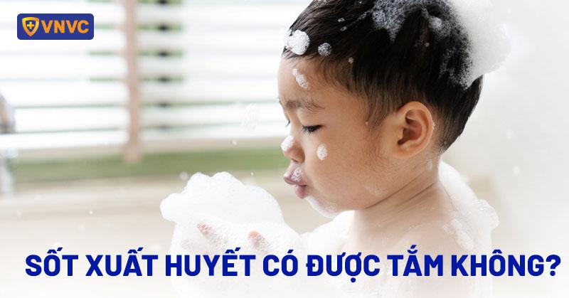 sốt xuất huyết có được tắm không