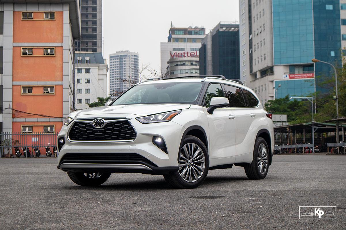 Đánh giá xe Toyota Highlander Platinum 2021 đầu tiên tại Việt Nam: Trải nghiệm êm ái, khác biệt