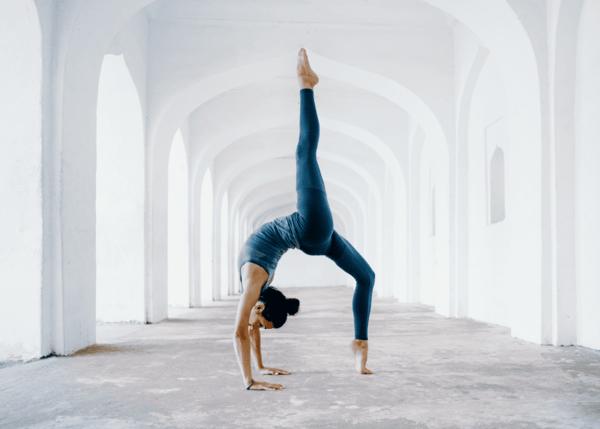 18 tư thế yoga đẹp lên ảnh nhận triệu like 