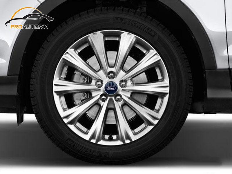 Độ mâm xe Ford Escape với phong cách thể thao độc đáo 