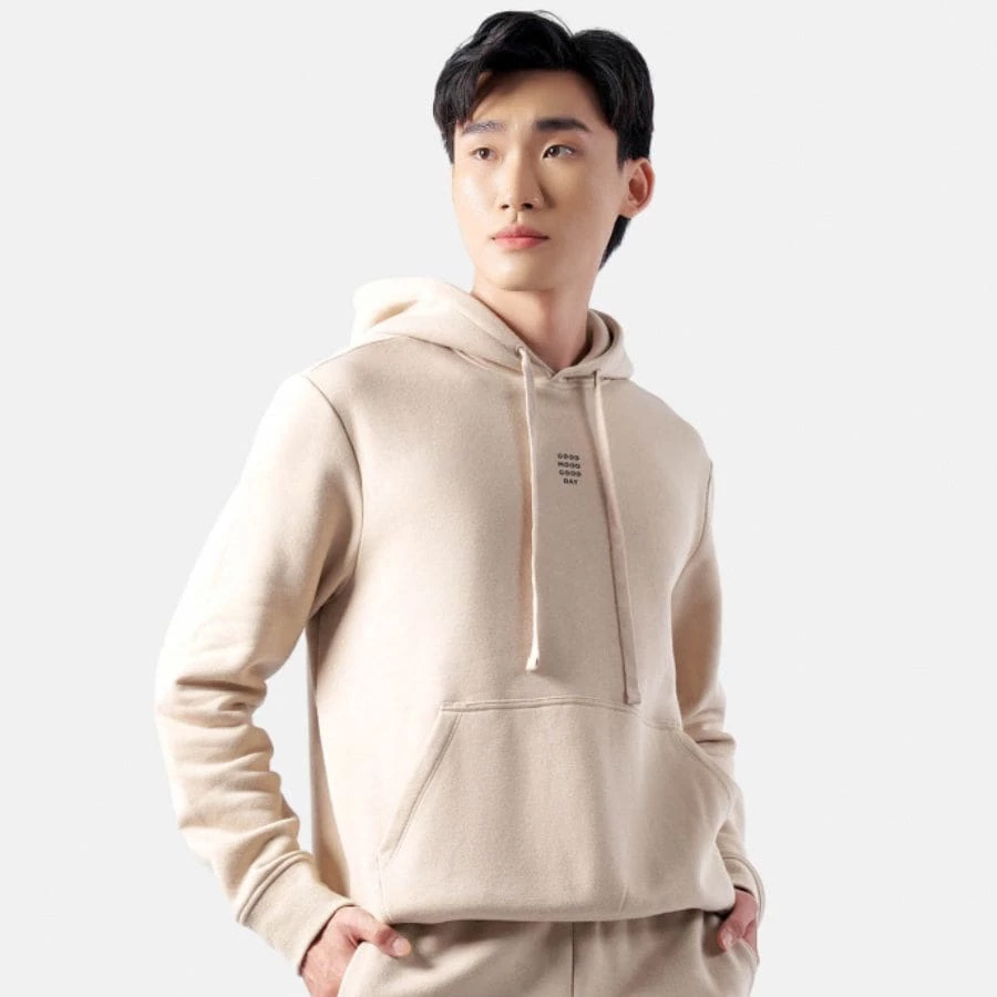 Áo hoodie là loại áo được thiết kế khá rộng rãi, có mũ thường dài đến ngang hông