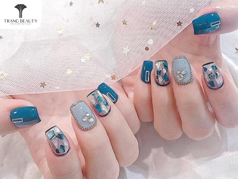 Mẫu nail đi biển xanh dương tươi mát