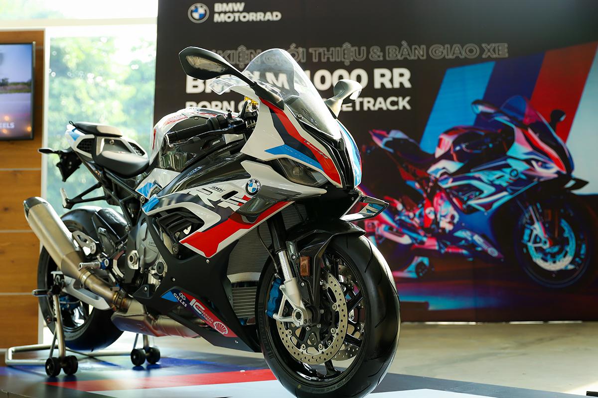 Siêu mô tô BMW M 1000 RR 1,6 tỉ đồng: ‘Mơ ước’ của ‘tín đồ’ tốc độ