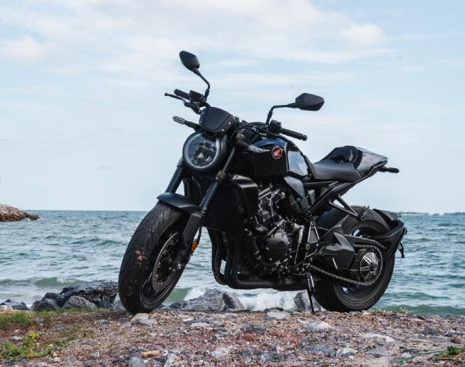 Ngắm “quái thú đen” 2022 Honda CB1000R Black Edition siêu ngầu