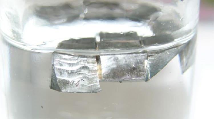 Kim loại có khối lượng riêng nhỏ nhất?