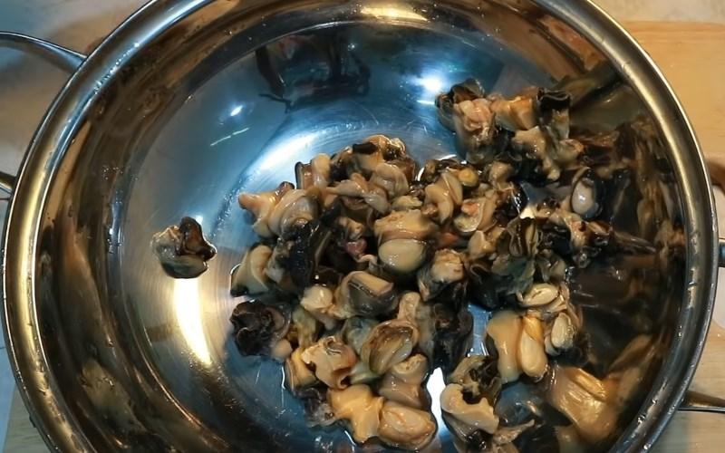 Bỏ túi ngay các cách ngâm ốc cho sạch nhớt, sạch bùn đất nhanh chóng