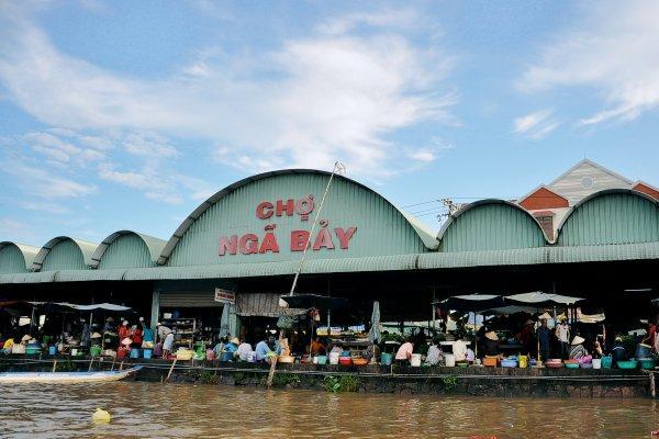 Chợ nổi Ngã Bảy.