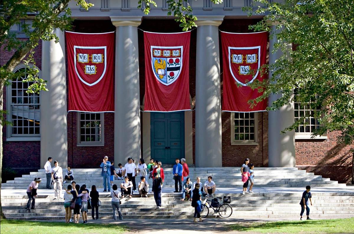 Đằng sau chính sách ưu tiên tuyển sinh ‘người nhà’ của Harvard