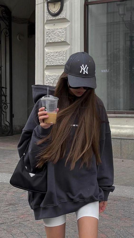 Mách nàng 8 cách phối đồ với áo hoodie ấm áp cho mùa đông