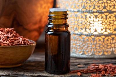 TINH DẦU GỖ ĐÀN HƯƠNG (SANDALWOOD)
