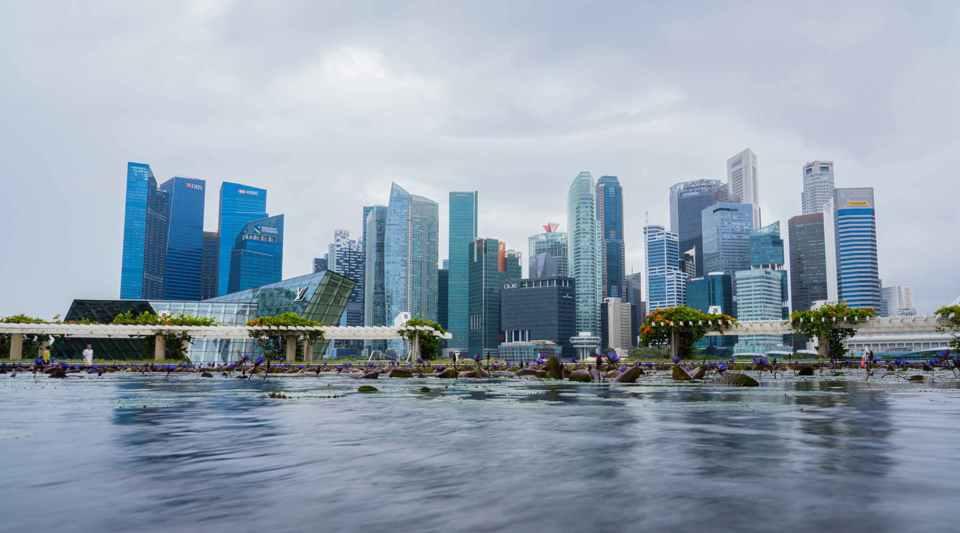 Singapore trở lại vị tr&iacute; đẫn đầu trong bảng xếp hạng. Ảnh: Bloomberg