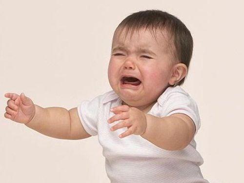 Trẻ 4 tháng tuổi biết làm những gì?