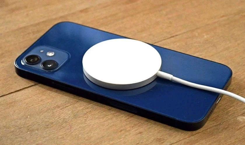 so sánh pin và công nghệ sạc iphone 14 và 13