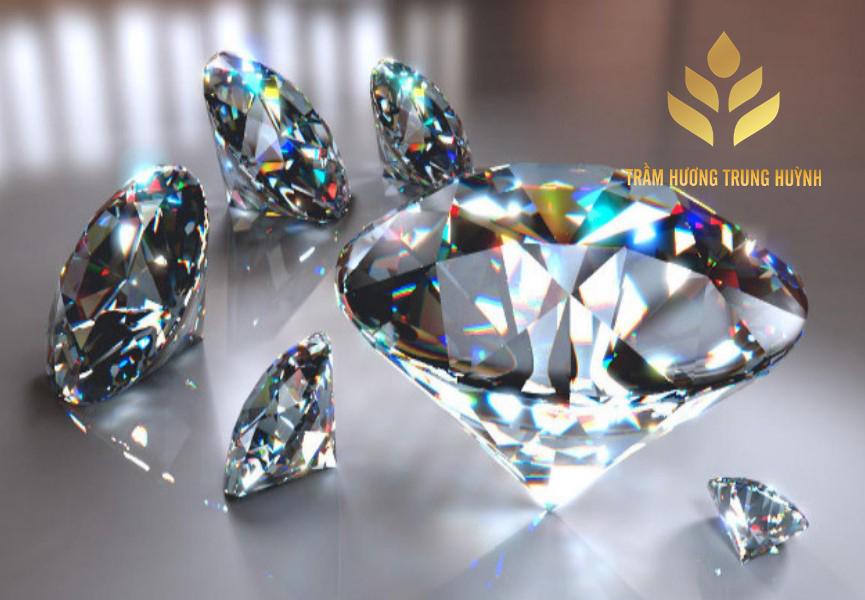 Mệnh Thổ Đeo Kim Cương Được Không?