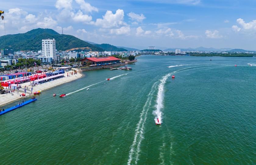 Năm 2024, tại đầm Thị Nại đã diễn ra Giải Đua thuyền máy nhà nghề quốc tế UIM F1H20. (Ảnh: Dũng Nhân)