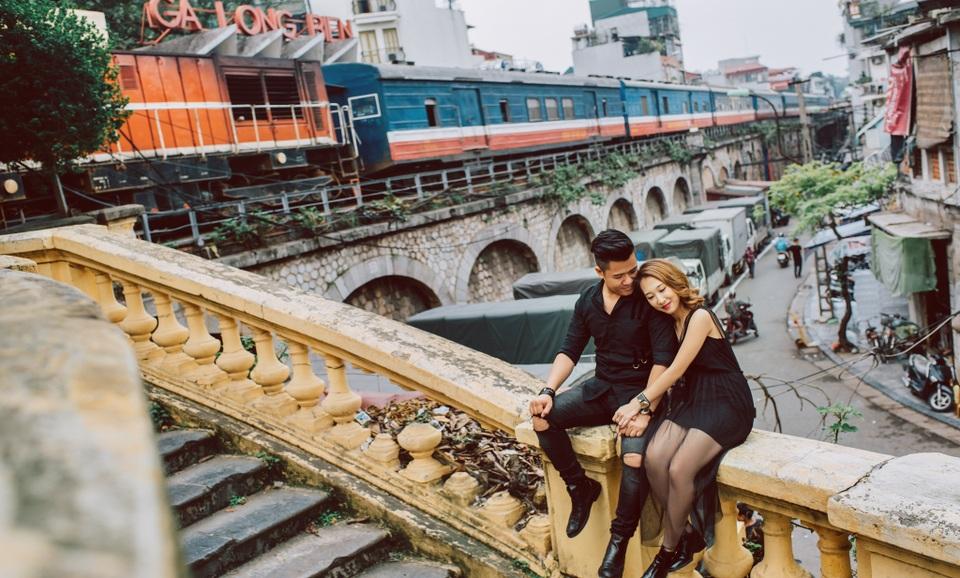 Cặp đôi chụp ảnh cưới "nắm tay nhau chạy khắp con phố 3 miền"