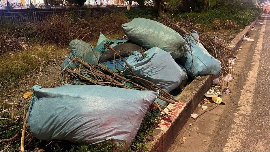 Hàng quán, rác thải... làm xấu hình ảnh đôi bờ Tô Lịch