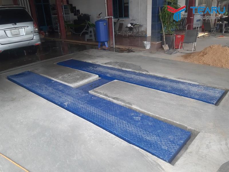 Cầu nâng 1 trụ rửa xe Ấn độ lắp âm nền hình chữ H