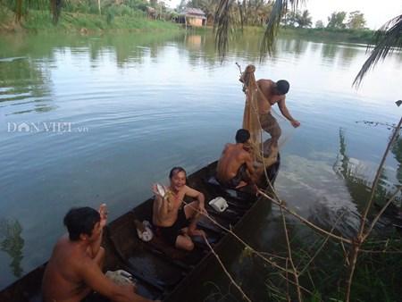 Về miền Tây đi chài cá… “thập cẩm”