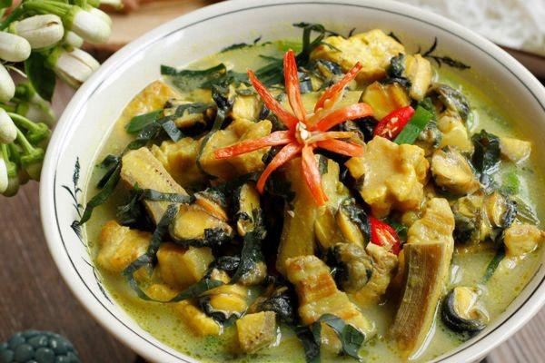 Ốc bươu xào chuối xanh