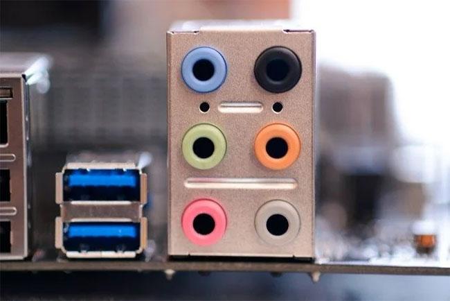 Nút tắt tiếng trên tai nghe có mic