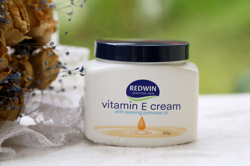 Vitamin E Cream có bôi mặt được không? Tác dụng của Vitamin E