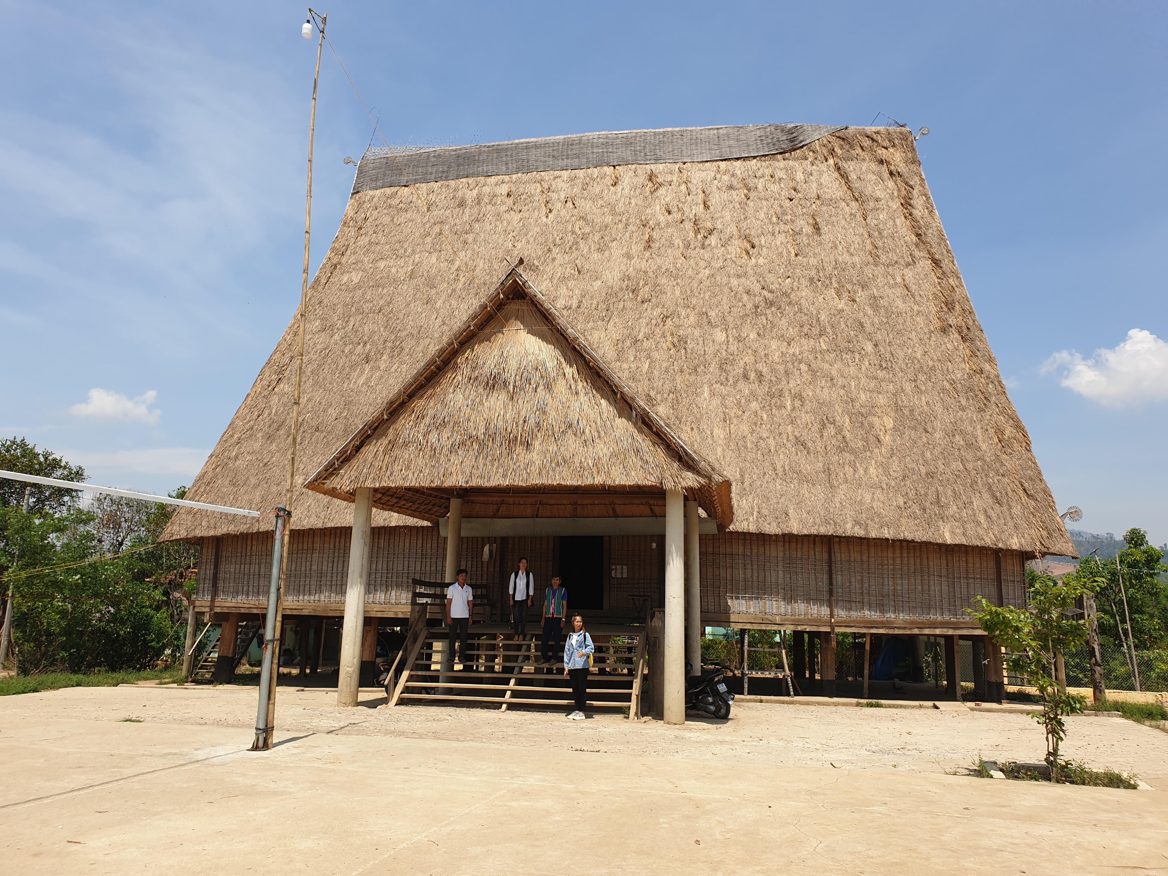 Chiêm ngưỡng nhà rông lớn nhất Tây Nguyên