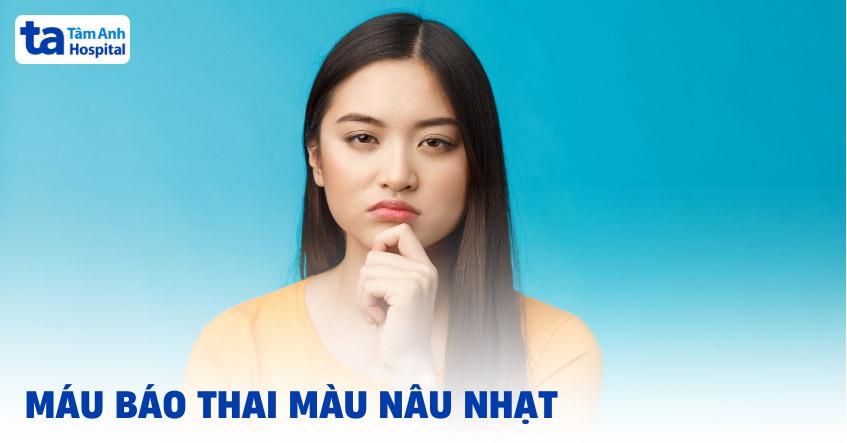 máu báo thai màu nâu nhạt hoặc đậm