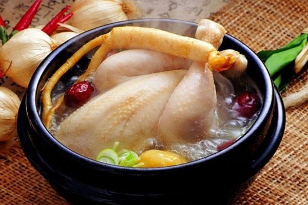 Canh gà hầm táo đỏ thơm ngon, bồi bổ sức khỏe