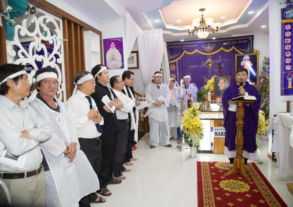 Nghi Thức, Lời Chia Buồn Và Trang Trí Đám Tang Công Giáo