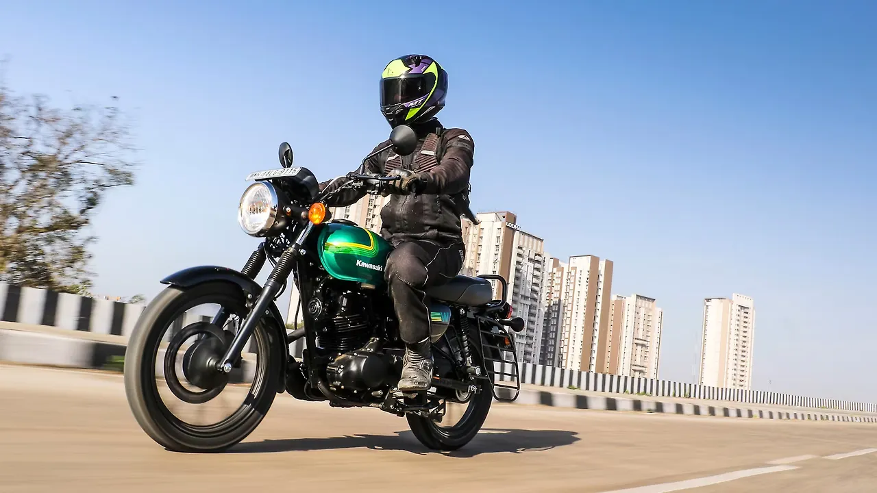 Kawasaki W175 Right Rear Three Quarter