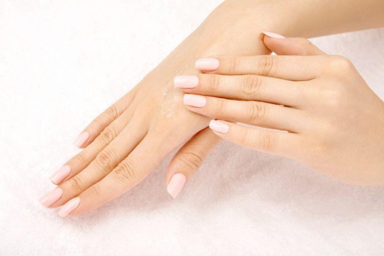Tay bị lột da phải làm sao? 11 cách khắc phục nhanh chóng