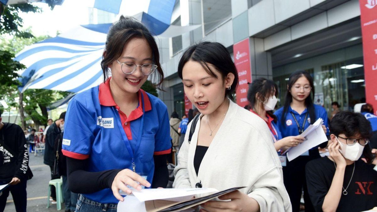 Khối C04 bao gồm ba môn Toán, Ngữ Văn, Địa lý