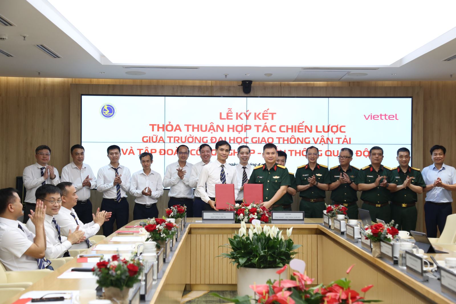 Trường Đại học Giao thông vận tải ký kết thỏa thuận hợp tác chiến lược  với Tập đoàn Công nghiệp – Viễn thông Quân đội Viettel