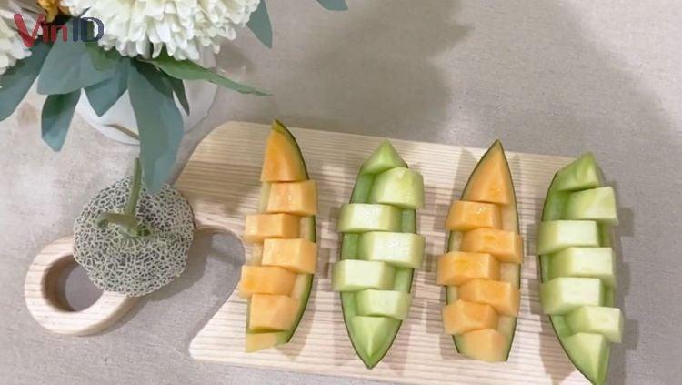 Bật mí 5 cách bổ dưa lưới đẹp mắt, ai nhìn cũng khen