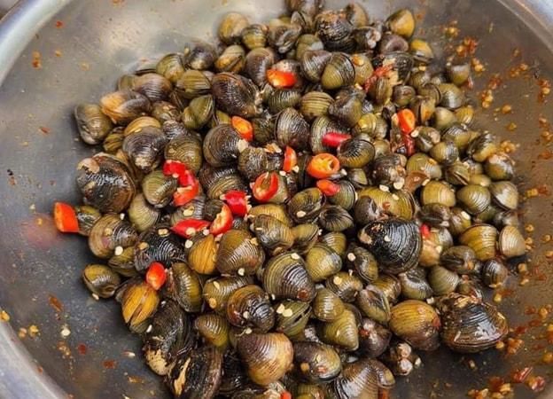 Hến phơi nắng- loại đặc sản được nhiều người ưa chuộng