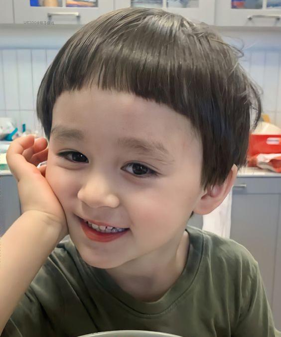 Kiểu tóc đẹp cho bé trai 10 tuổi trở xuống