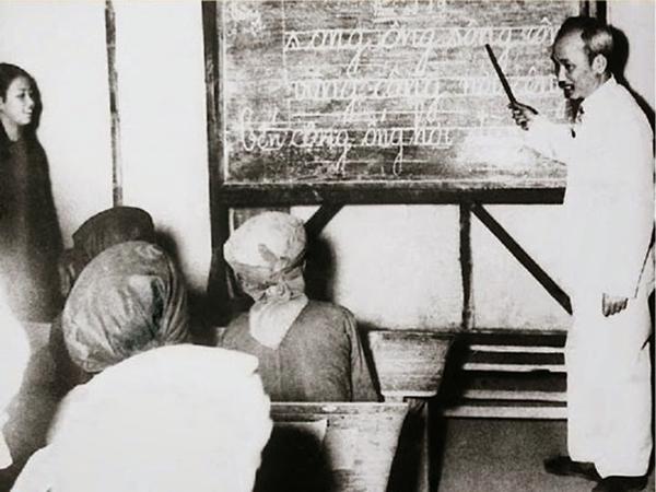 Chủ tịch Hồ Chí Minh với công tác tư tưởng