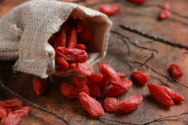 Kỷ tử đen: quý và hiếm hơn cả kỷ tử đỏ