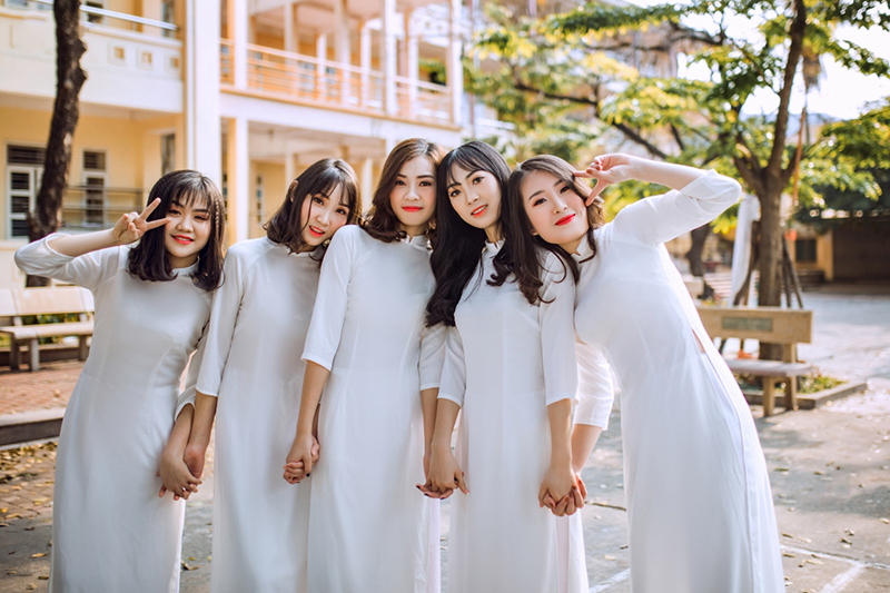 30+ Cách tạo dáng chụp ảnh áo dài duyên dáng, thướt tha