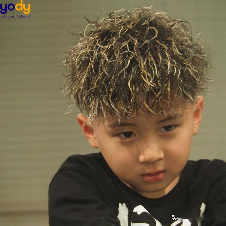 TOP 15+ kiểu tóc xoăn bé trai đáng yêu và siêu sành điệu