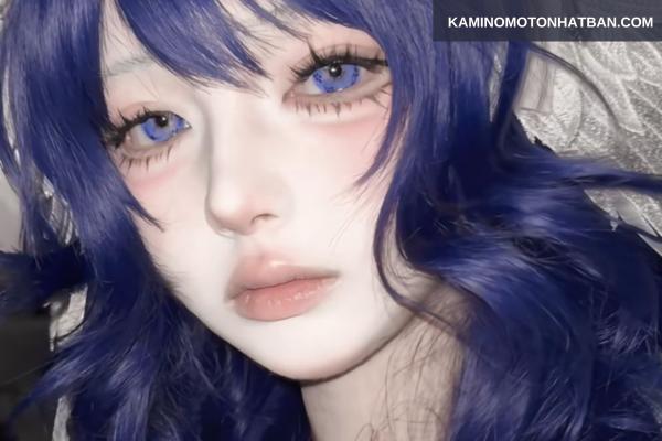 Đối với tóc màu xanh dương đen khói có cần tẩy không?